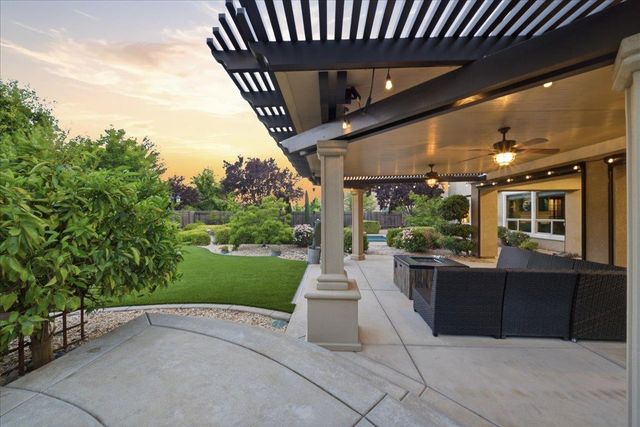 325 White Feather Ct, Roseville, CA 95747