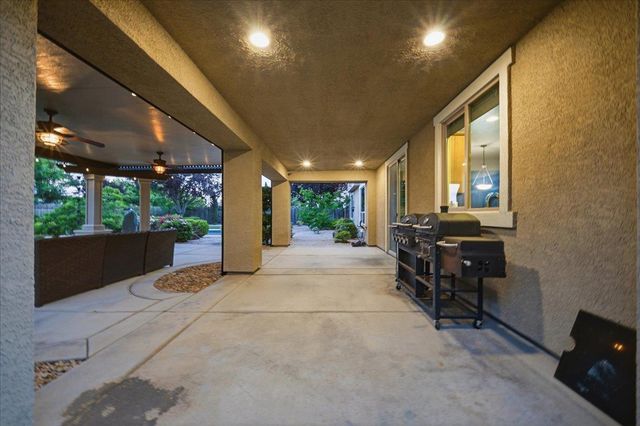 325 White Feather Ct, Roseville, CA 95747