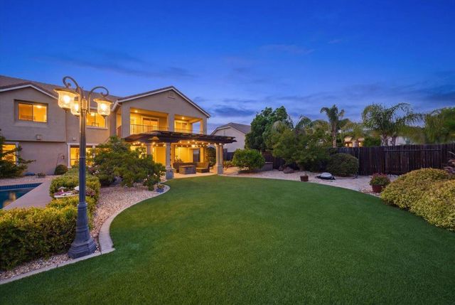 325 White Feather Ct, Roseville, CA 95747
