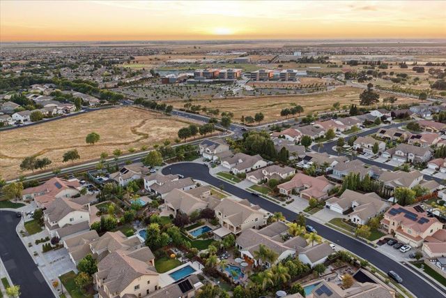 325 White Feather Ct, Roseville, CA 95747