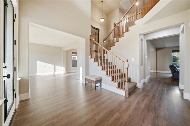 325 White Feather Ct, Roseville, CA 95747