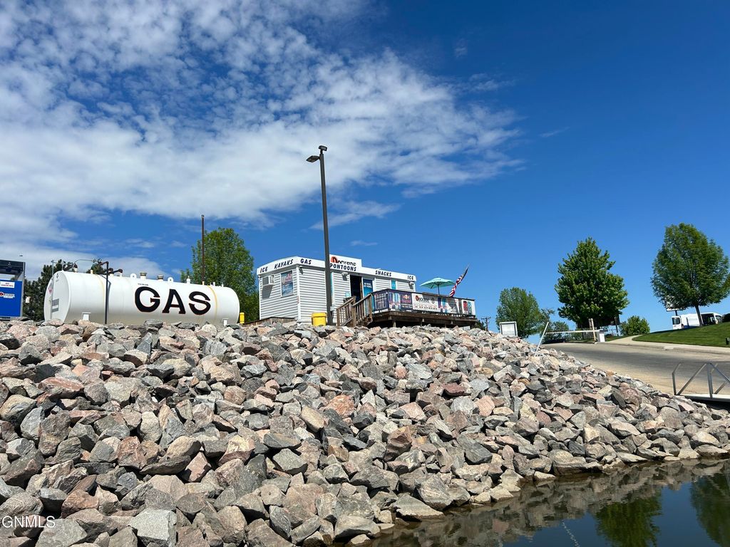 3602 40th Avenue SE, Mandan, ND 58554 photo 4