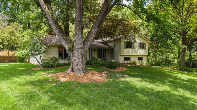 5080 Center Court, Bettendorf, IA 52722