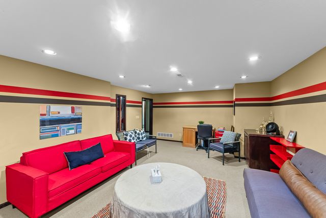5080 Center Court, Bettendorf, IA 52722