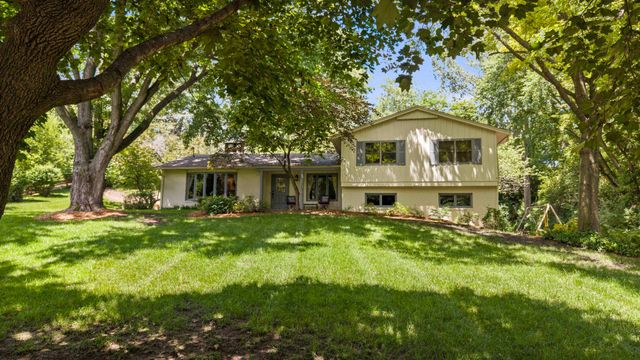 5080 Center Court, Bettendorf, IA 52722