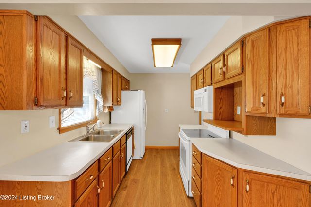 5523 Mariemont Rd, Louisville, KY 40258