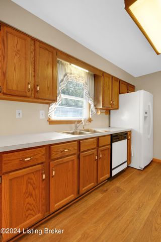 5523 Mariemont Rd, Louisville, KY 40258