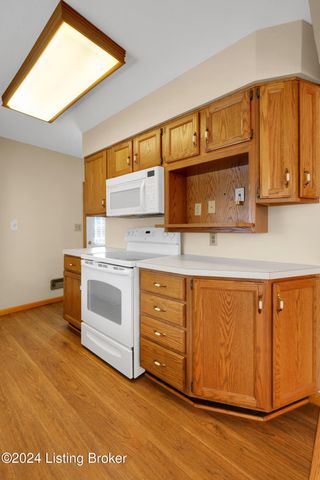 5523 Mariemont Rd, Louisville, KY 40258