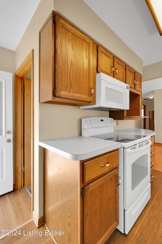 5523 Mariemont Rd, Louisville, KY 40258