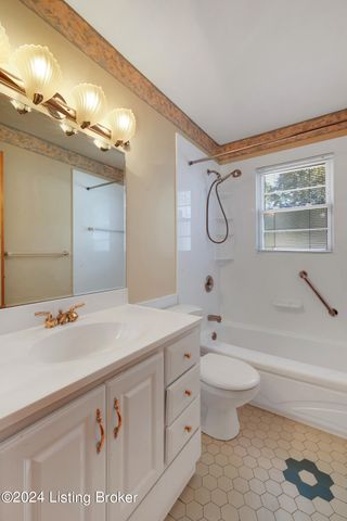 5523 Mariemont Rd, Louisville, KY 40258