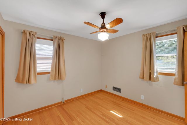 5523 Mariemont Rd, Louisville, KY 40258