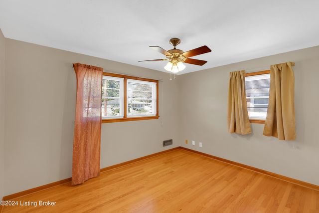 5523 Mariemont Rd, Louisville, KY 40258