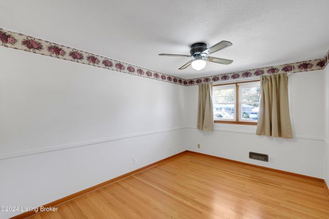 5523 Mariemont Rd, Louisville, KY 40258