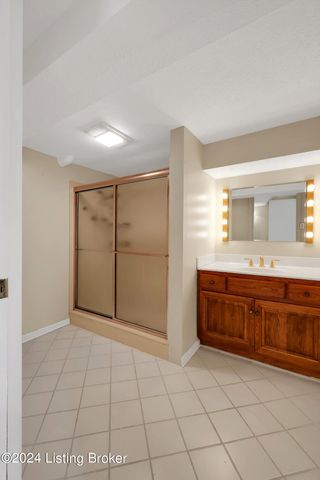 5523 Mariemont Rd, Louisville, KY 40258