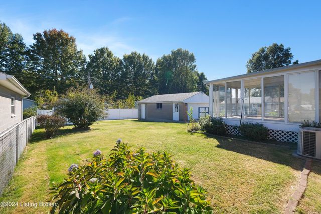 5523 Mariemont Rd, Louisville, KY 40258