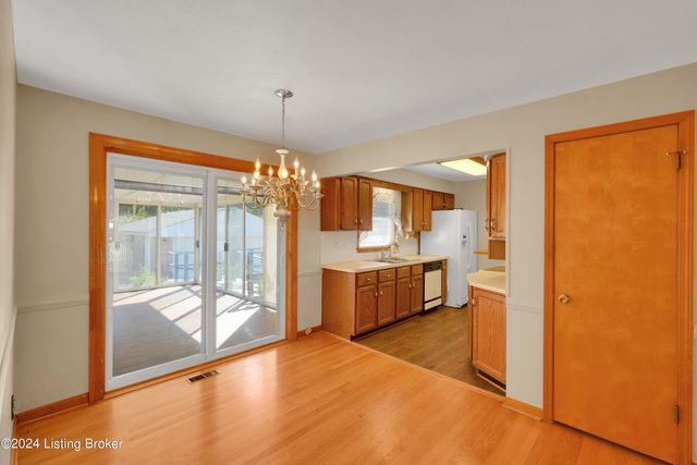 5523 Mariemont Rd, Louisville, KY 40258