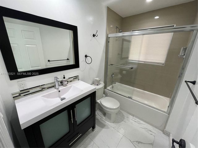 2971 SW 35th Ave Front, Miami, FL 33133