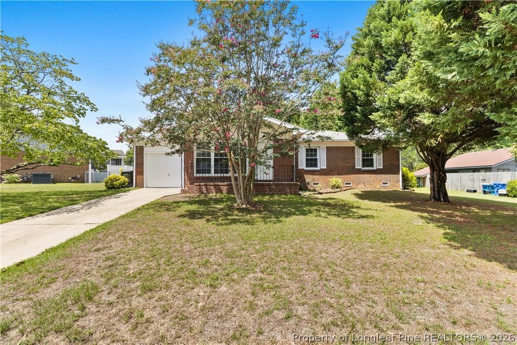735 Amber Drive, Fayetteville, NC 28311 — exterior