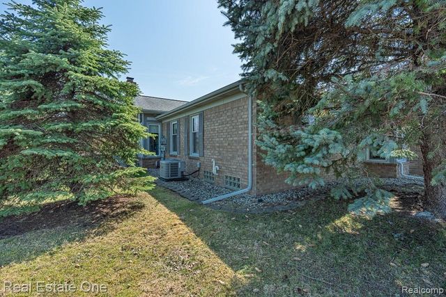 48790 Mill Bank Court, Shelby Charter Township, MI 48315