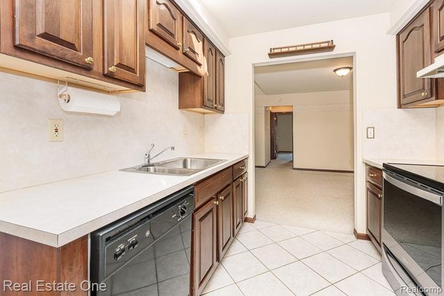 48790 Mill Bank Court, Shelby Charter Township, MI 48315