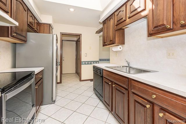 48790 Mill Bank Court, Shelby Charter Township, MI 48315