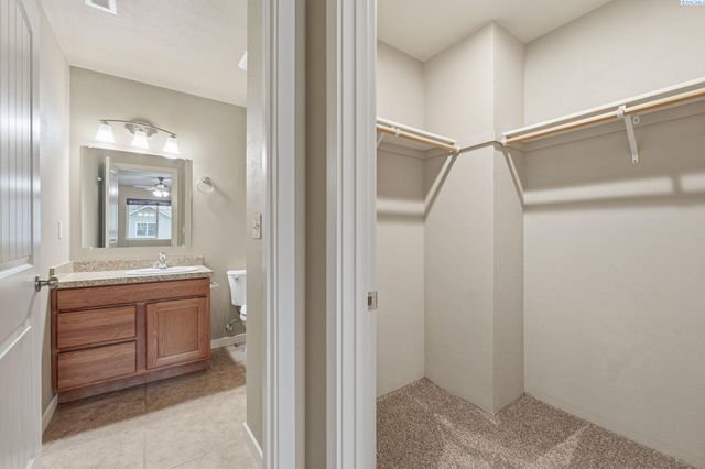 218 E Whitman Dr, College Place, WA 99324