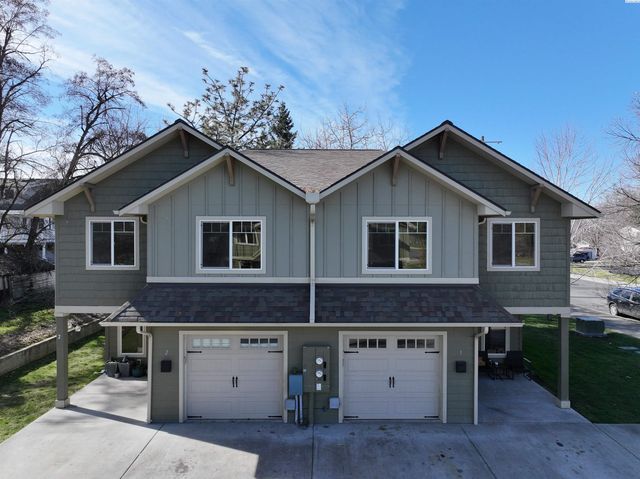 218 E Whitman Dr, College Place, WA 99324