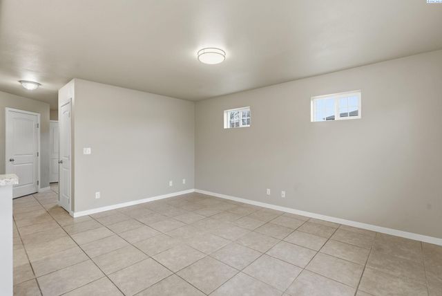 218 E Whitman Dr, College Place, WA 99324