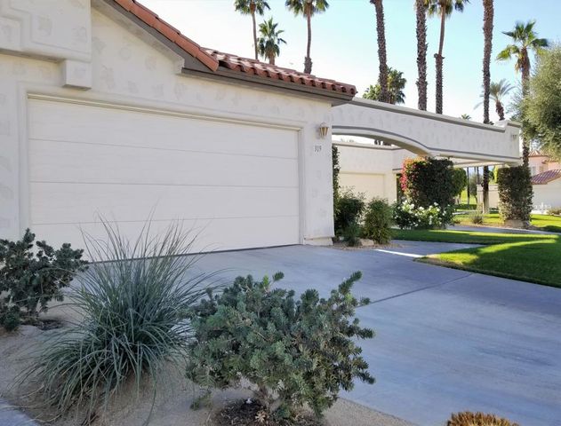 319 Vista Royale Drive, Palm Desert, CA 92211