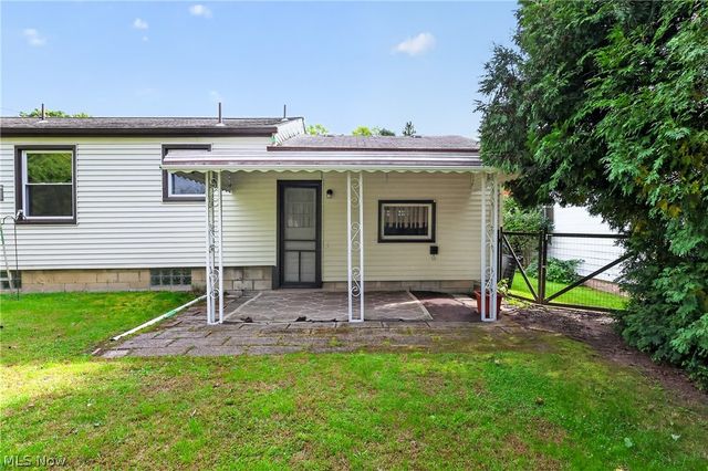 114 Joan Circle, Campbell, OH 44405