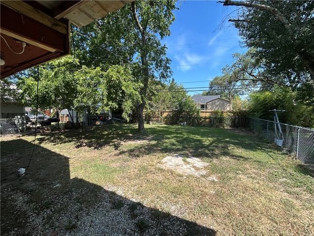 1204 East Wm J Bryan Parkway, Bryan, TX 77803
