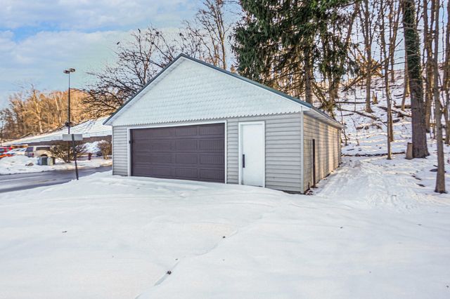 86 W State Road, Newaygo, MI 49337