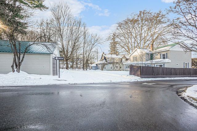 86 W State Road, Newaygo, MI 49337