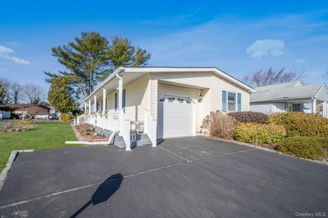 2 Dogwood Lane, Manorville, NY 11949