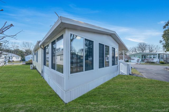 2 Dogwood Lane, Manorville, NY 11949