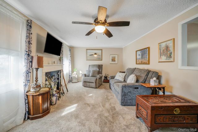 2 Dogwood Lane, Manorville, NY 11949