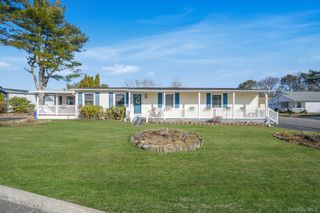 2 Dogwood Lane, Manorville, NY 11949