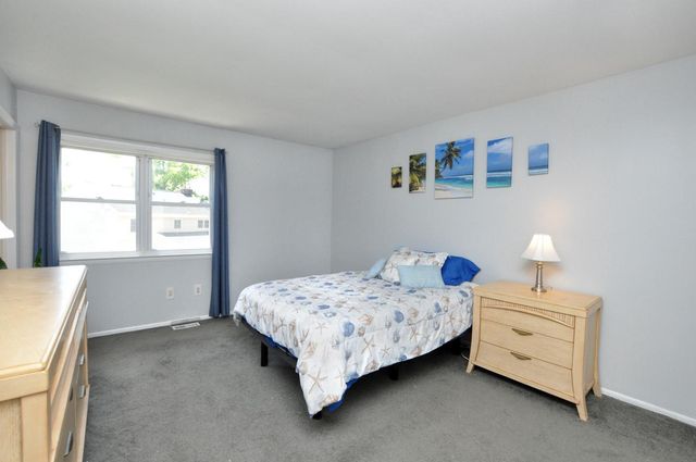 109 MAYFAIR LN, Mount Laurel, NJ 08054