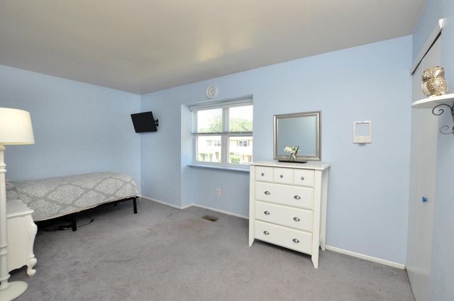 109 MAYFAIR LN, Mount Laurel, NJ 08054