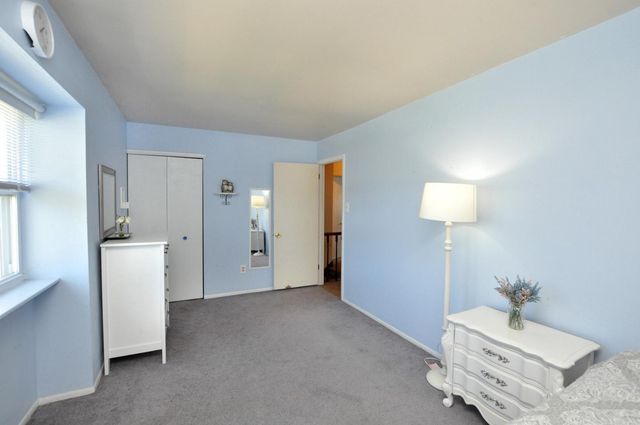109 MAYFAIR LN, Mount Laurel, NJ 08054