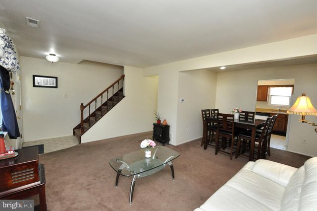 109 MAYFAIR LN, Mount Laurel, NJ 08054