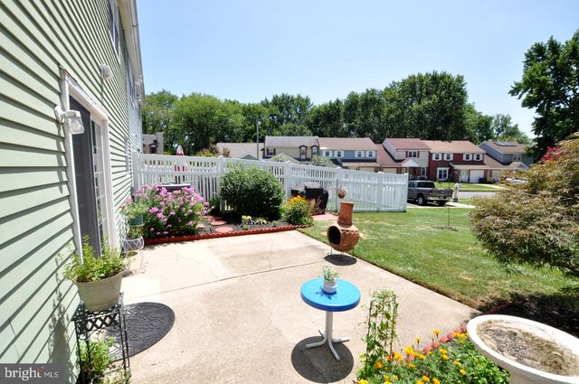 109 MAYFAIR LN, Mount Laurel, NJ 08054