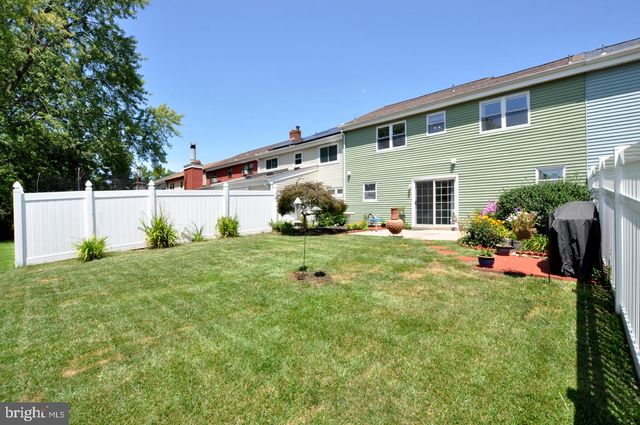 109 MAYFAIR LN, Mount Laurel, NJ 08054