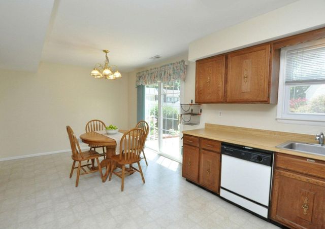 109 MAYFAIR LN, Mount Laurel, NJ 08054