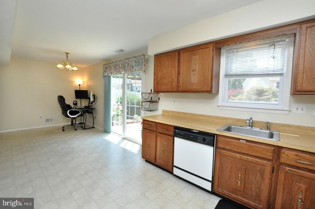 109 MAYFAIR LN, Mount Laurel, NJ 08054