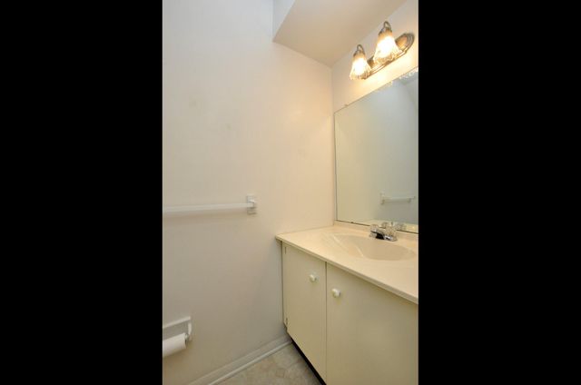 109 MAYFAIR LN, Mount Laurel, NJ 08054