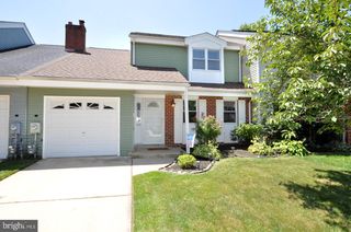109 MAYFAIR LN, Mount Laurel, NJ 08054