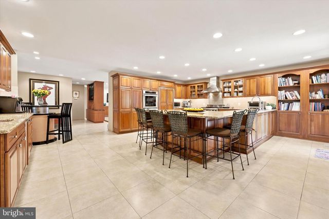 401 COUNTRY CLUB DR, Cherry Hill, NJ 08003
