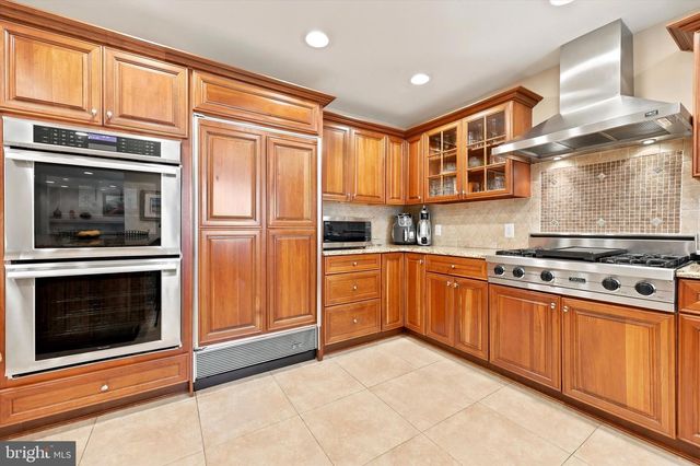401 COUNTRY CLUB DR, Cherry Hill, NJ 08003