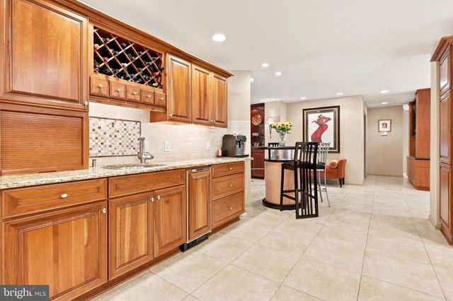 401 COUNTRY CLUB DR, Cherry Hill, NJ 08003